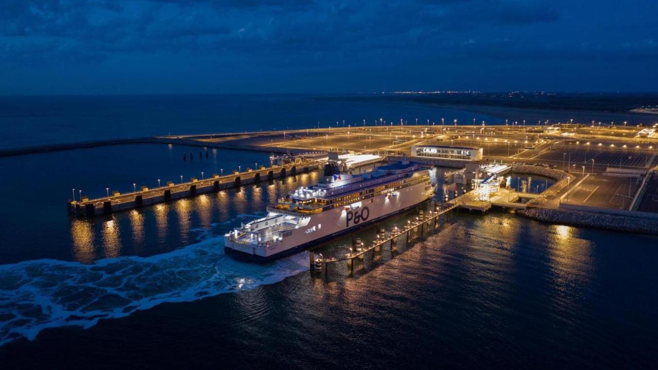 Ferienwohnung Le Logis De La Marina Calais Exterior foto